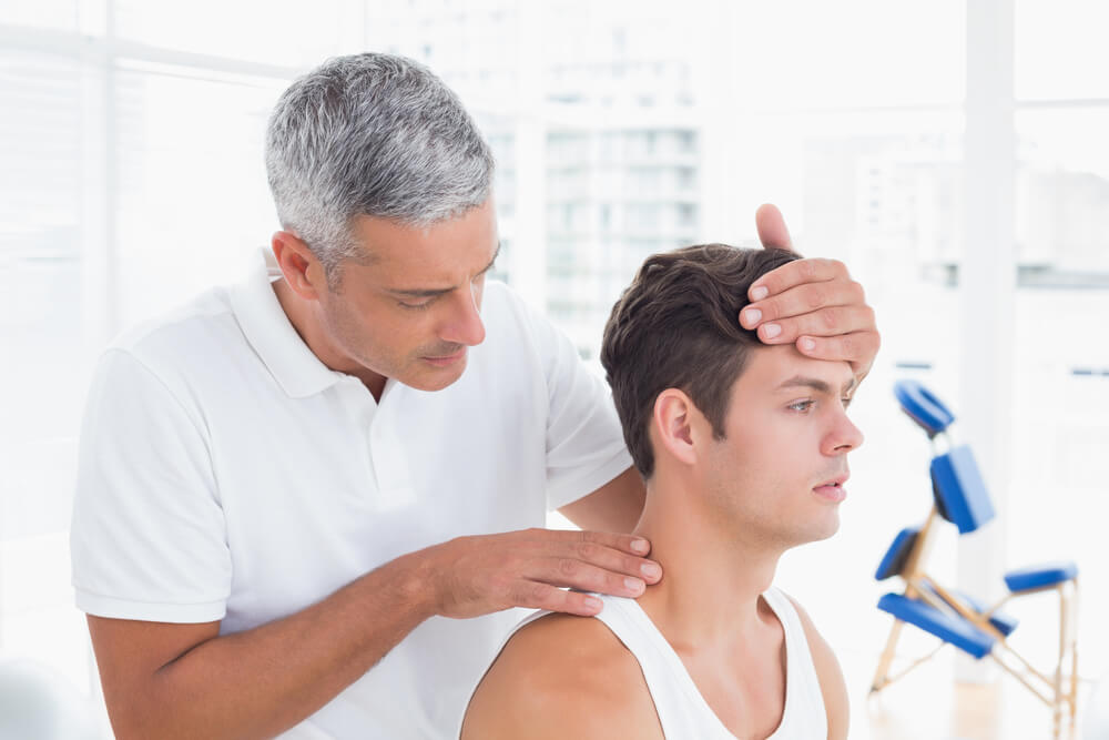 Pain in collarbone and neck: 7 possible causes