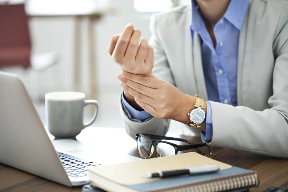 Treating carpal tunnel syndrome in Saint Charles, MO, with physical therapy
