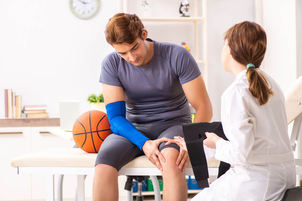 Meniscus tear treatment without surgery: Evaluation steps shutterstock 1240451698 meniscus tear treatment without surgery