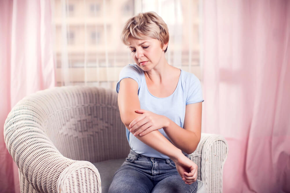 Pain when bending and straightening elbow: Three causes shutterstock 1562428990 pain when bending and straightening elbow: three causes elbow pain