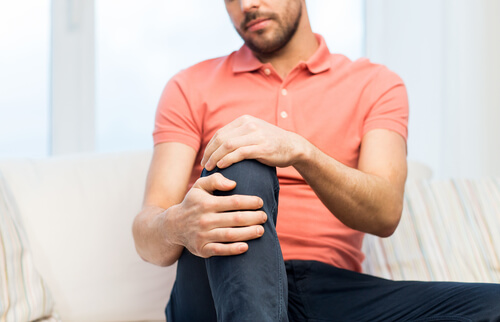 6 possible explanations why your knee hurts when you bend it