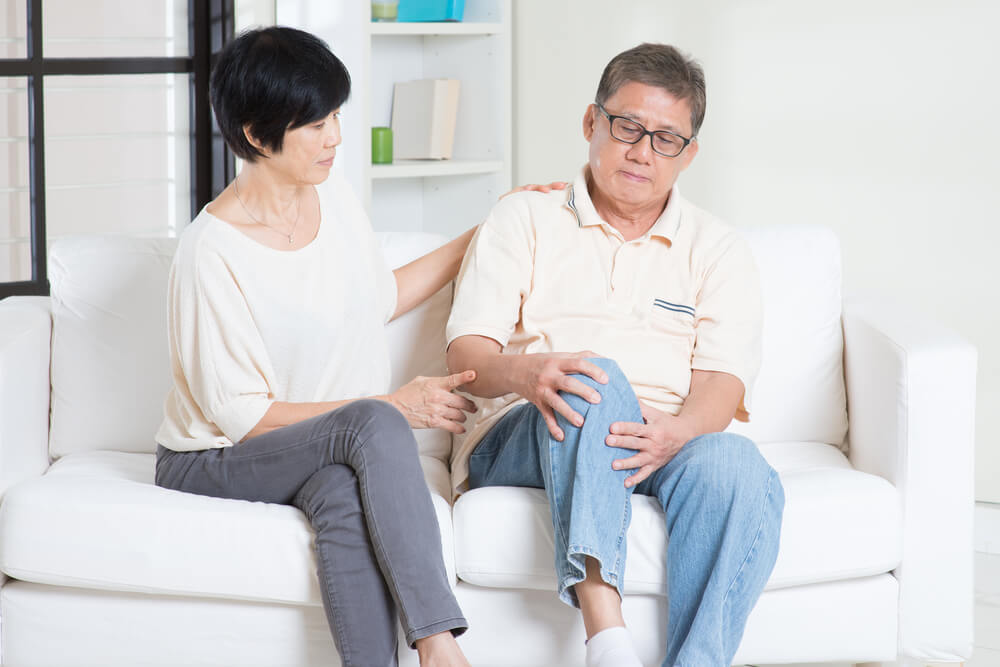Can physical therapy exercises help reduce fluid in the knee?