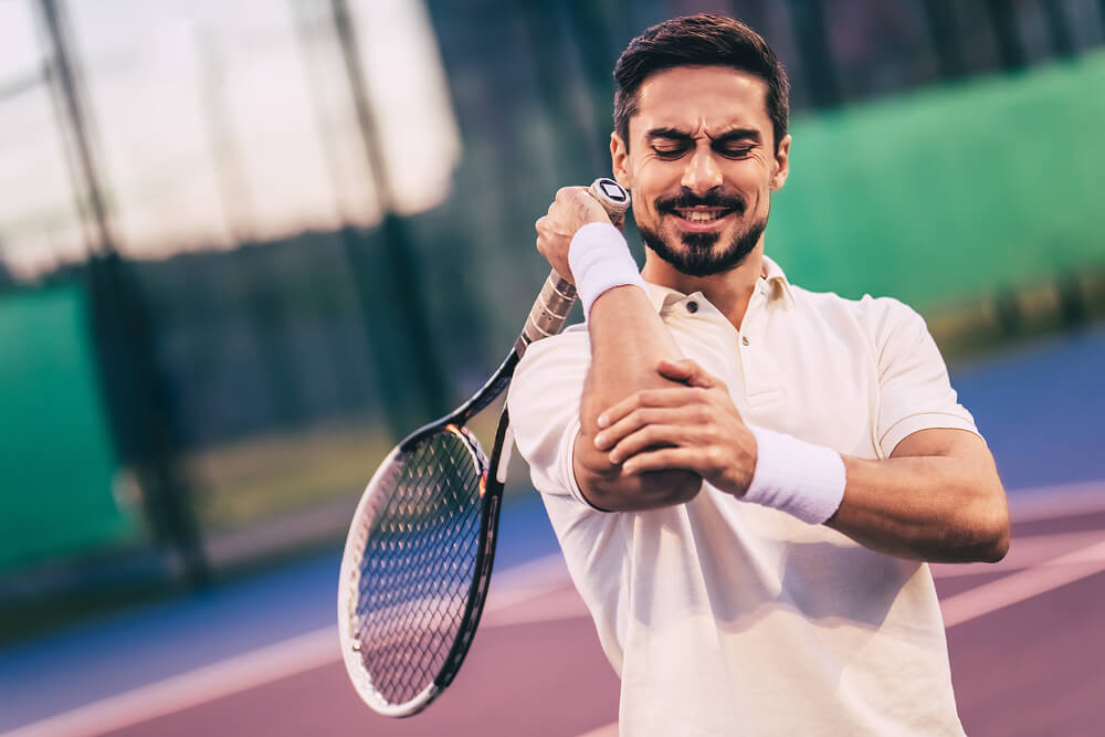 What causes elbow pain when bending and straightening my arm? shutterstock 735675031 1 elbow pain when bending and straightening