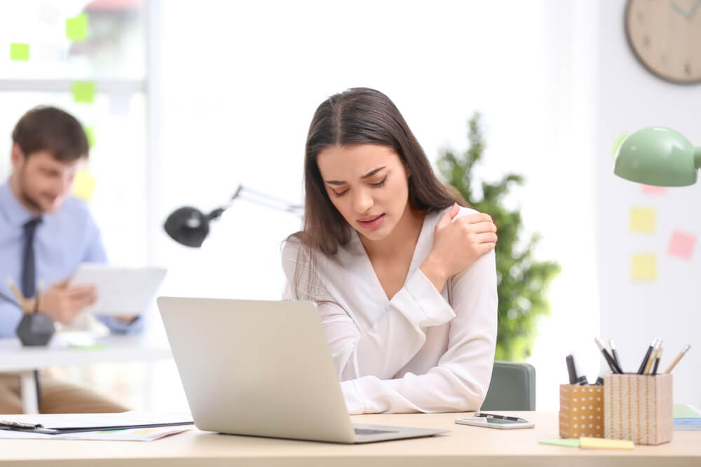 Can the carpal tunnel syndrome you developed at work also be causing your shoulder pain? shutterstock 1064418182 Can the carpal tunnel syndrome you developed at work also be causing your shoulder pain?