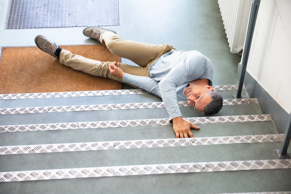 Common hip injuries that occur in the workplace shutterstock 1480983800 common hip injuries
