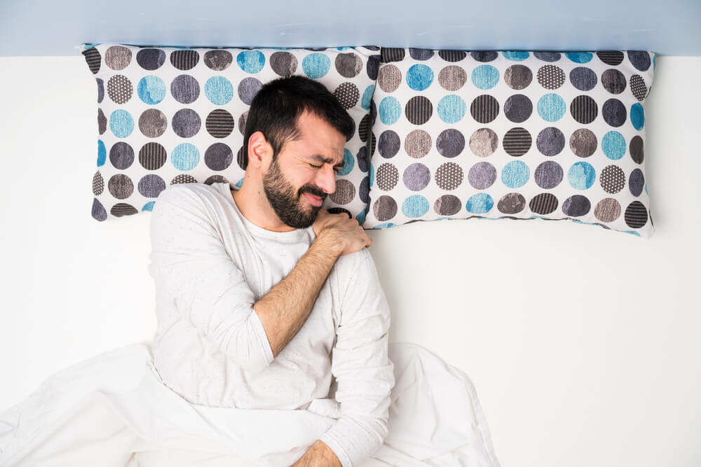 4 techniques physical therapists can use to ease shoulder pain from sleeping shutterstock 1680360034 4 techniques physical therapists can use to ease shoulder pain from sleeping