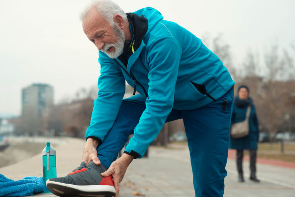 3 steps physical therapists can take for ankle popping and foot pain shutterstock 1325169119 pain on the top of your foot