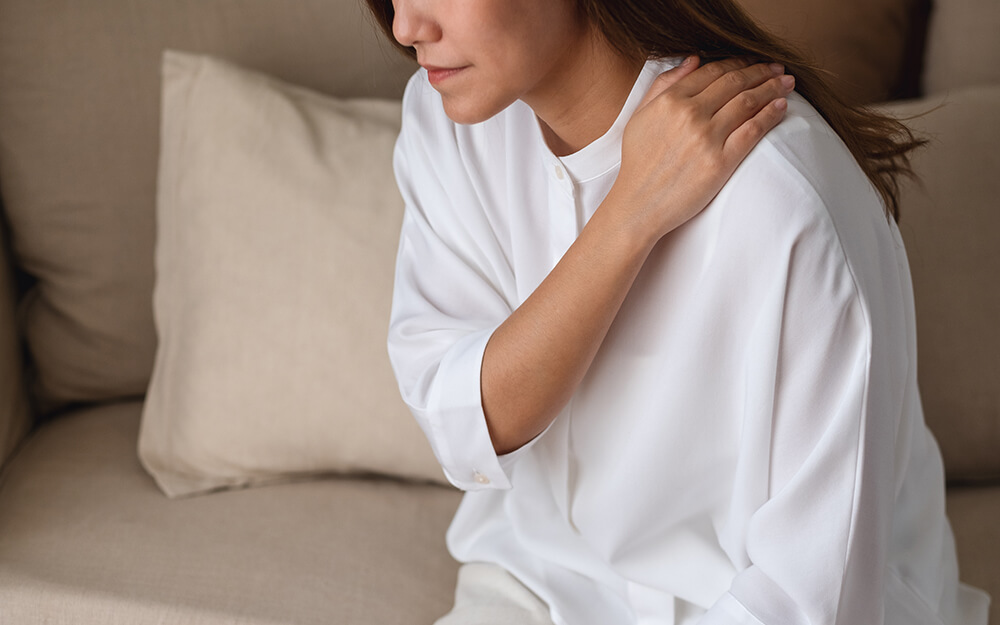 Shoulder pain and 4 other surprising TMJ symptoms