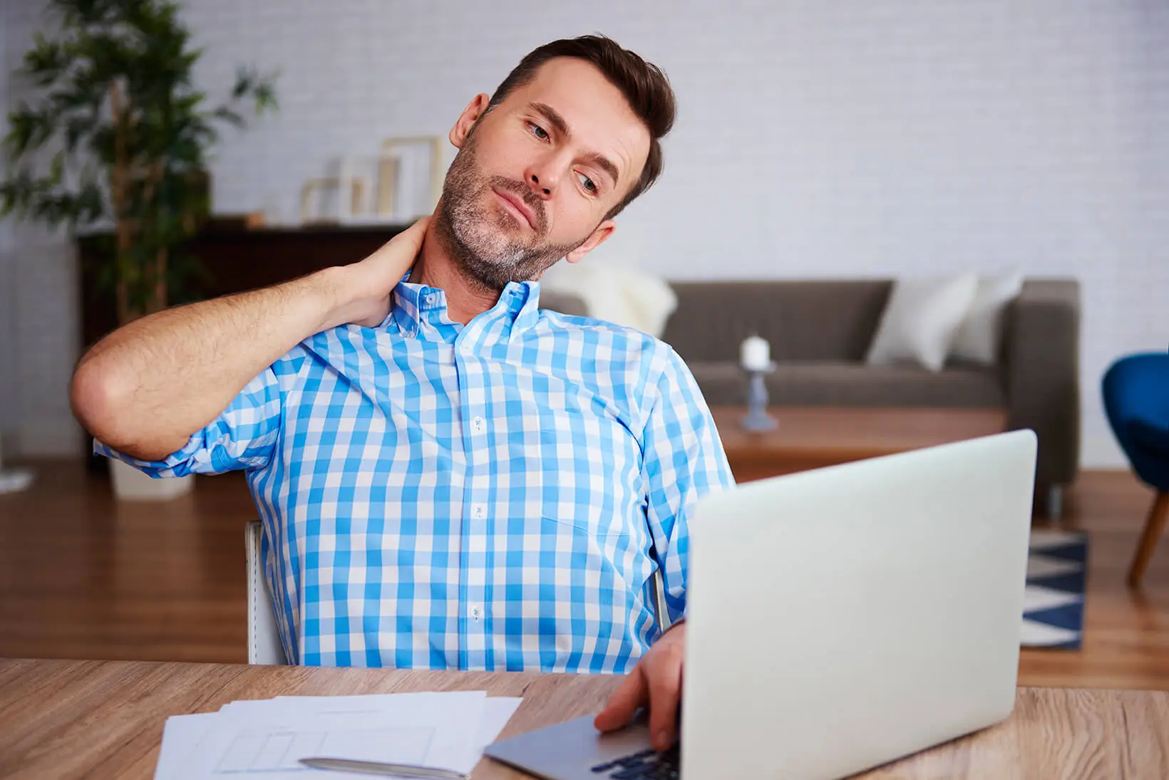 What is neck crepitus (and what can you do about it)? mature entrepreneur suffering from neck pain 2021 08 26 20 15 40 utc What is neck crepitus (and what can you do about it)?