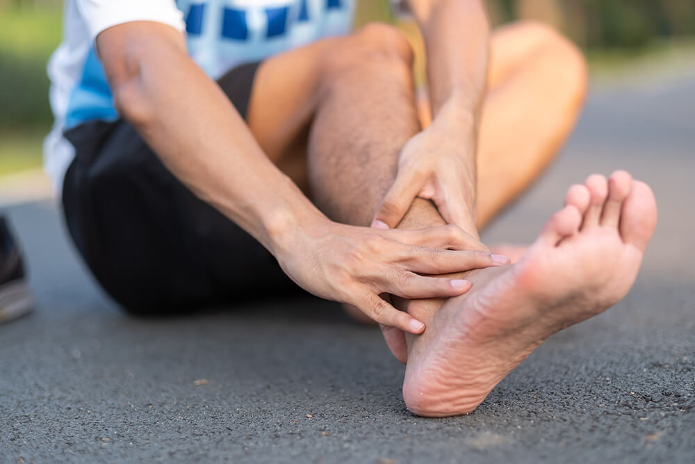 10 causes of pain on top of the foot near the ankle foot pain