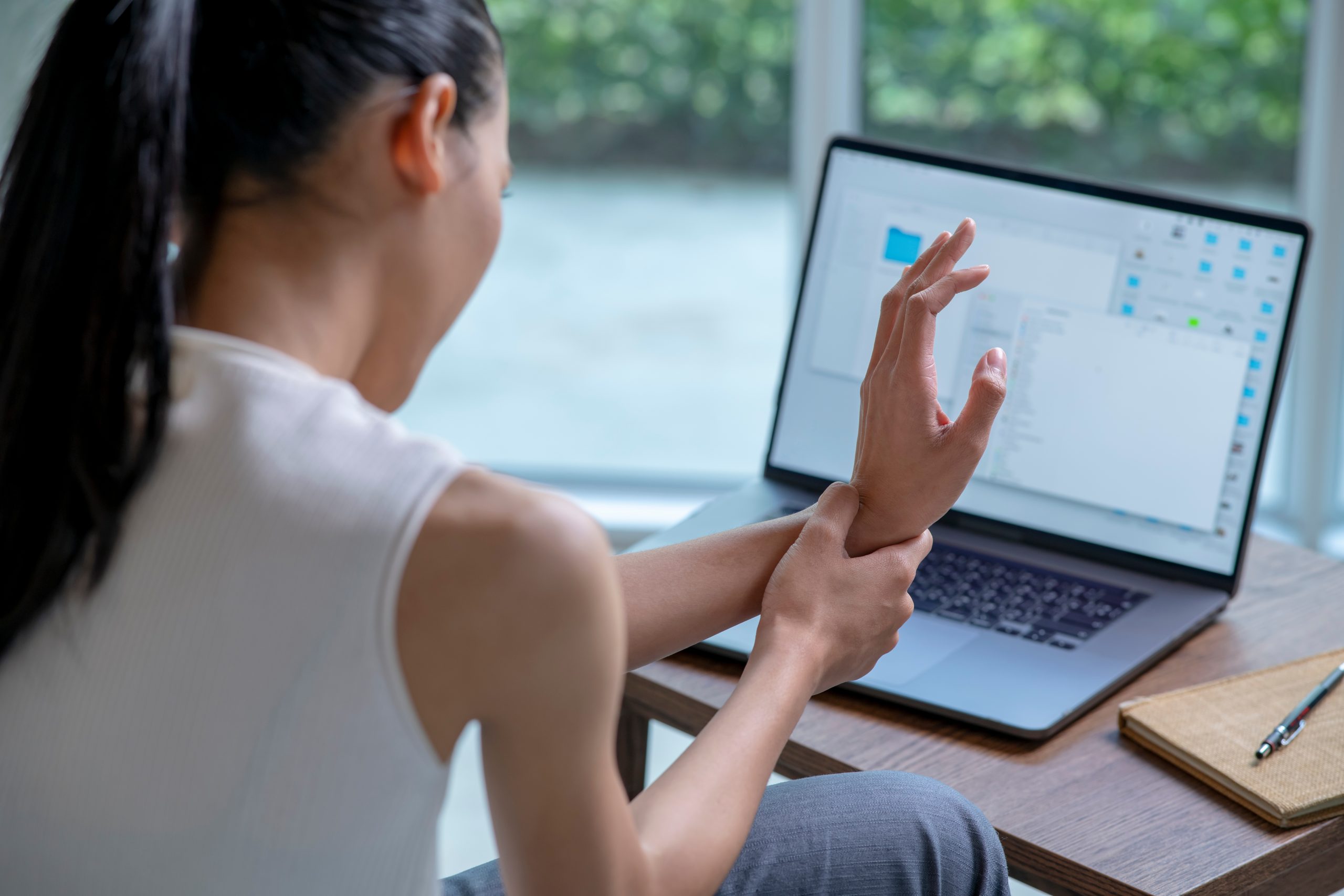 What Does Carpal Tunnel Feel Like? AdobeStock 576650496 scaled What Does Carpal Tunnel Feel Like?